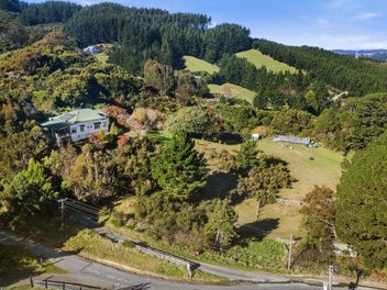 Time for the owner to move! Offers over $750,000!