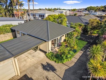 AMAZING VALUE AND JUST 150m FROM OREWA BEACH