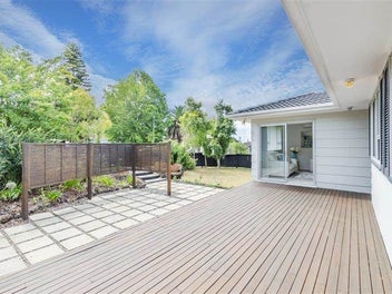 Legal Home & Income in Highly Desirable Location