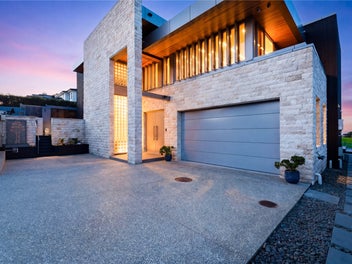 "Sea Cube" - The Pinnacle of Coastal Modernism