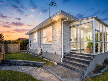 3 Bedroom Gem in Quiet Redwood Cul-De-Sac