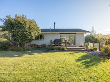Peaceful Country Living with Spectacular Views