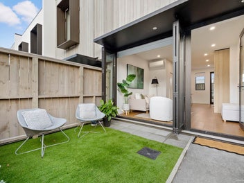 High-End Grey Lynn Living!