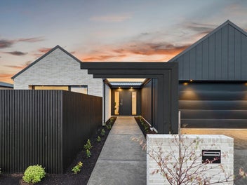 Lifestyle luxury meets location - act now