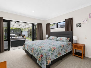 Smart Buying, Serious Sellers, Oaklands Estate.