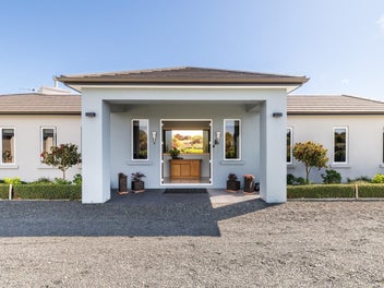 Prestigious Views with Pool, Space and Lifestyle
