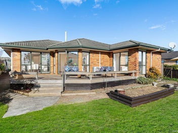 Embrace the Waterfront Lifestyle on Elsie Drive!