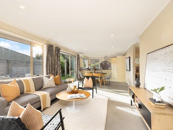 Sunny, stylish and exceptionally convenient