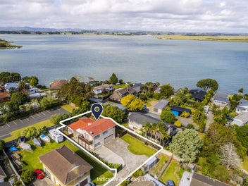 Large home, coastal lifestyle & convenience