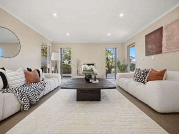 Ultimate 5-Bed Family Home in Albany