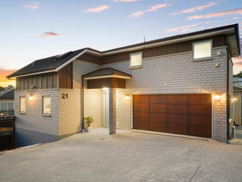 Grand Family Living on an Impressive Scale - DGZ