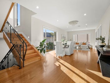Grand Family Living on an Impressive Scale - DGZ