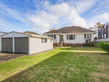 FIRST TIME ON MARKET – MUST SELL