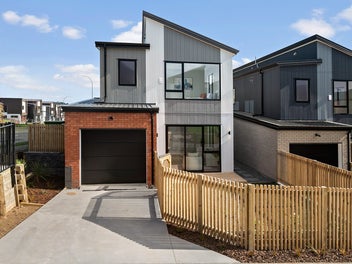 A Sunny Corner Retreat in the Heart of Silverdale