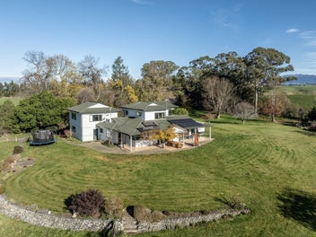 Rural Retreat with Airstrip, Hangar and Workshop