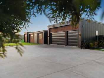 AN EXTRAVAGANZA OF CONTEMPORARY STYLE