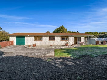 SOLID BRICK HOME ON 1,161SQ FREEHOLD SECTION