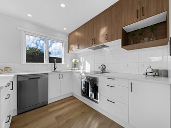 Renovated & Room for Everyone!