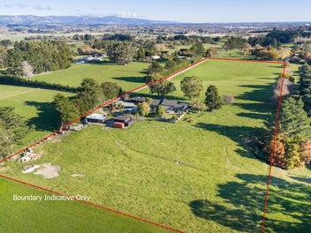 Family living and sheds galore