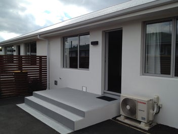 Image 1 of 7