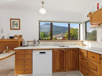 Mountain Views & Easy Living