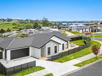 Modern single-level elegance