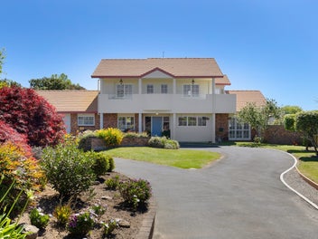 Sophisticated living, views and location