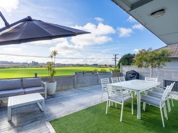 Spectacular Views & Seamless Indoor-Outdoor Living