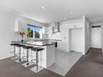 Bright, Spacious & Perfectly Positioned!