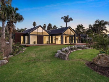 Coastal Living and Golf Lifestyle