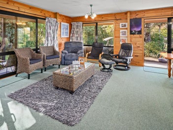 Private, peaceful, birdsong retreat