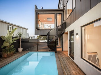 ZEN. WATER. LUXURY.