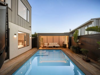 ZEN. WATER. LUXURY.