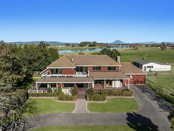 The Perfect Lifestyle - Coast and Country