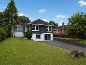 Brick & Tile, heaps of rooms on 890sqm