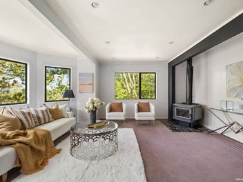 Family-sized living in Titirangi