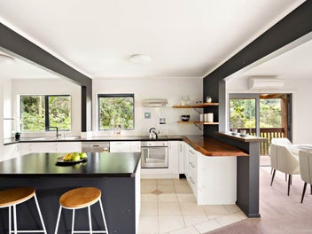 Family-sized living in Titirangi