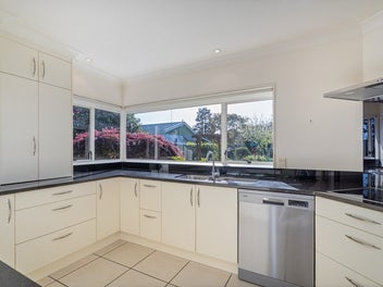 PRICE REDUCED: CENTRAL - SUNNY - SPACE - WALK BEAC