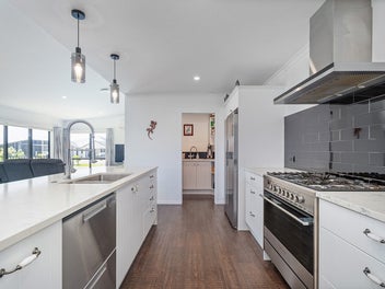 QUIET ELEGANCE & LIFESTYLE IN WATERWAYS ENCLAVE