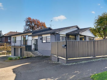 Easy Modern Living in Lansdowne - BEO $659,000