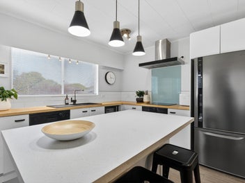 Easy Modern Living in Lansdowne