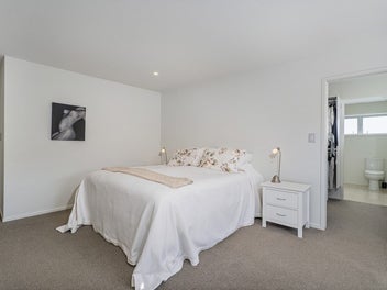 PANORAMIC OCEAN BAY: SUN STYLE PLUS WALK BEACH