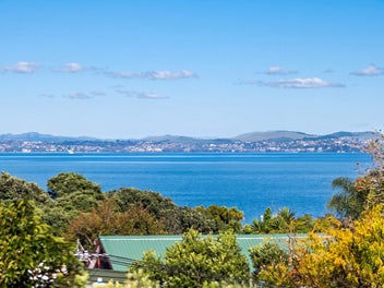 Oversized 2 Beddy with Views
