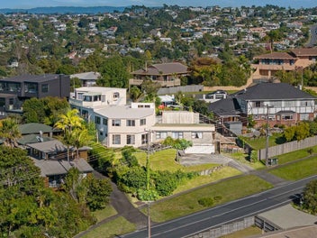Money maker! Freehold - 989sqm - sea view
