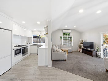 PEACEFUL,PRIVATE, FREEHOLD - NOT PLASTER!
