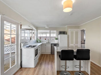 Renovated, Sunny, Huge Garage, Flat Section