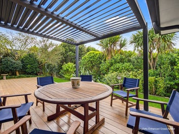 Private Huntington Living with Outlook and Space