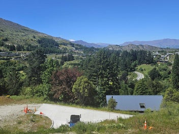 Elevated North-Facing Section With Shotover Views