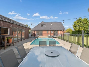 Welcome to Your Dream Poolside Oasis!