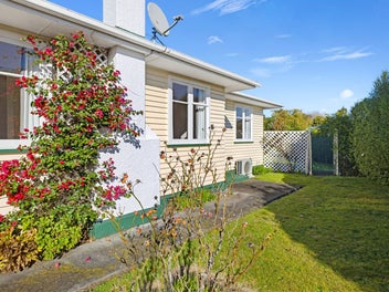 Garden-Grounded Family Living on Cockburn